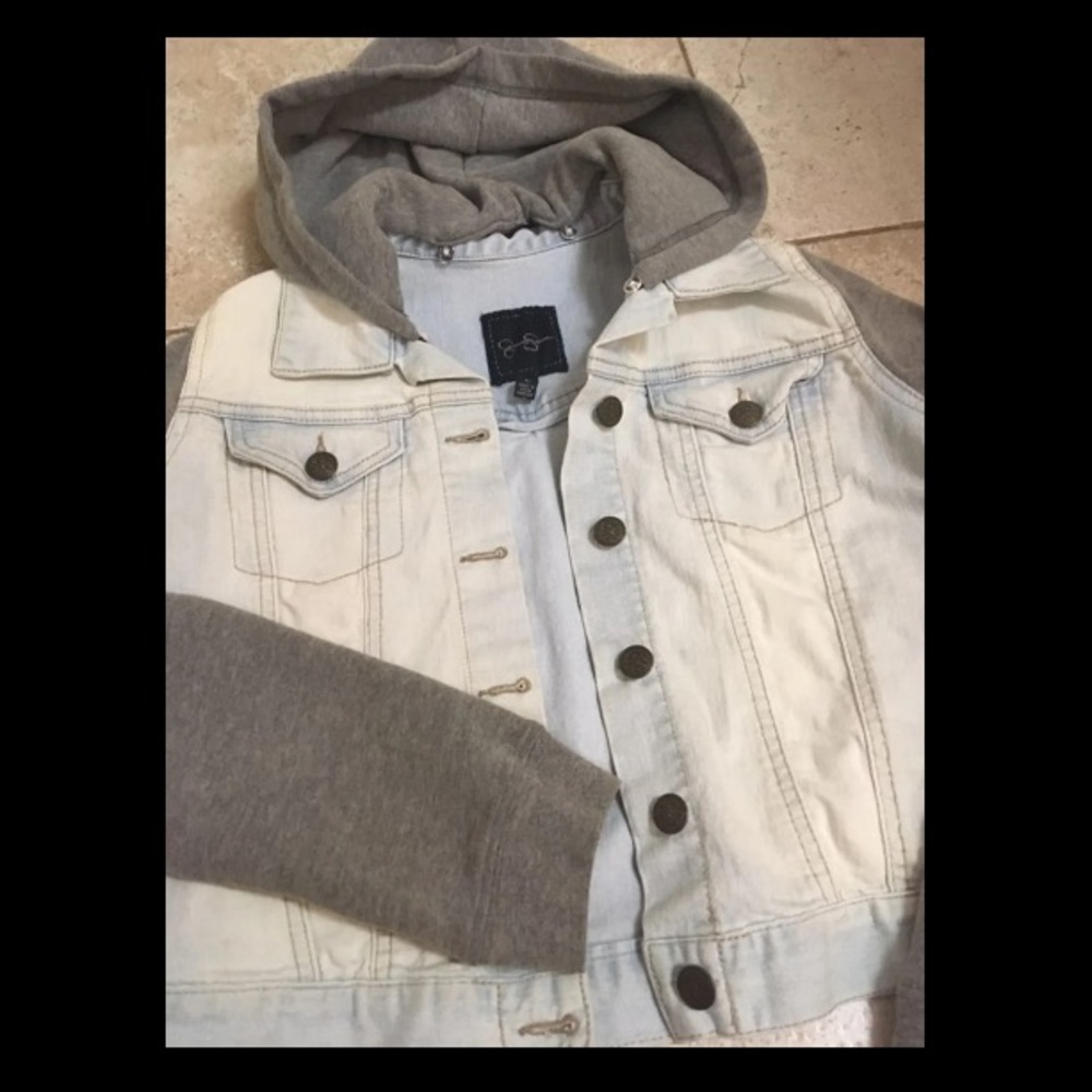 Cropped Jean Jacket - Picture 3 of 5